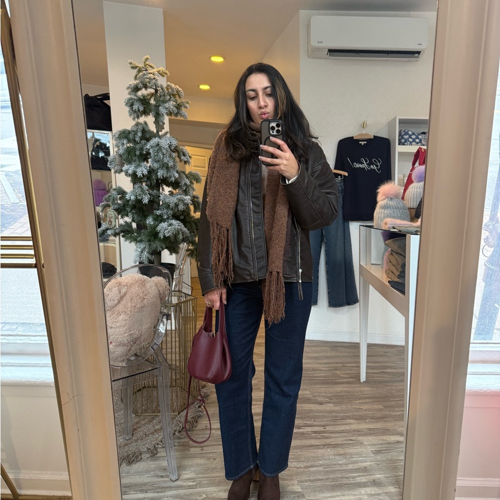 Meet your Posher, Tvesha